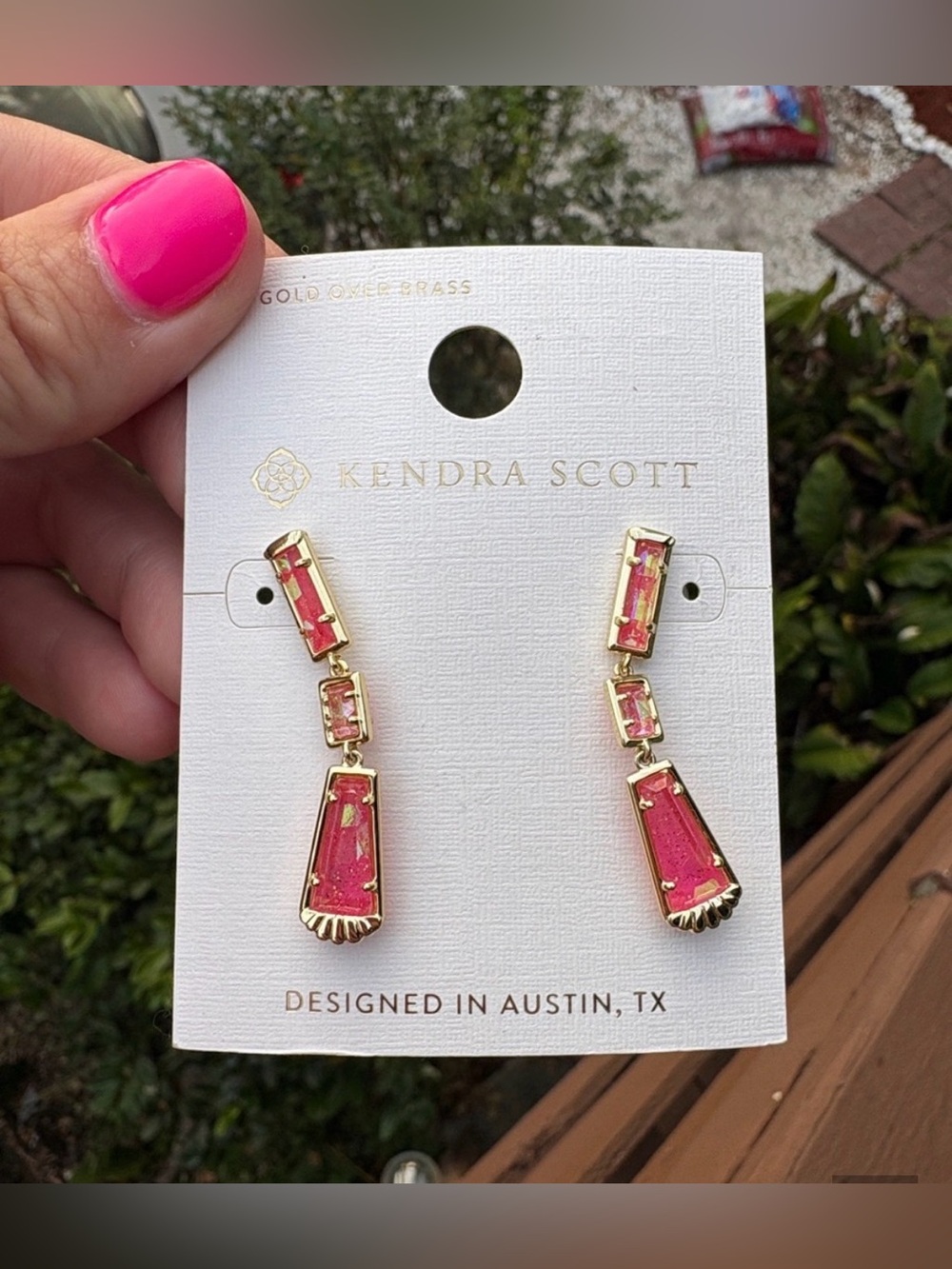 NWT Kendra Scott Gold/ Hot Pink  Serena Linear drop earrings